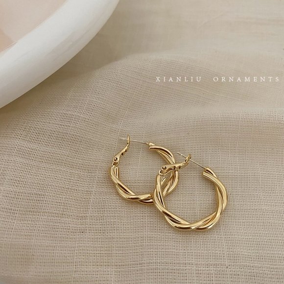 💙Golden Twist Hoops Earrings - Picture 8 of 11